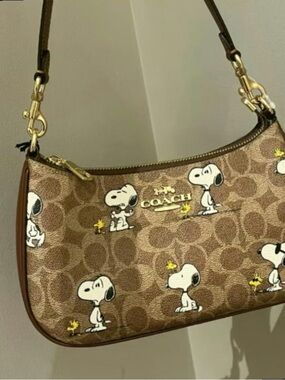 Coach X Peanuts CBJ88 Teri Shoulder Bag Signature Canvas Snoopy Print 2025